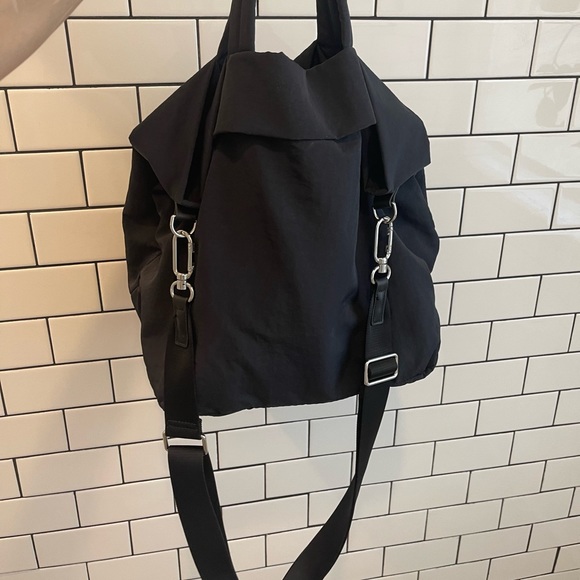 Lululemon On My Level Bag 2.0 - Picture 6 of 15